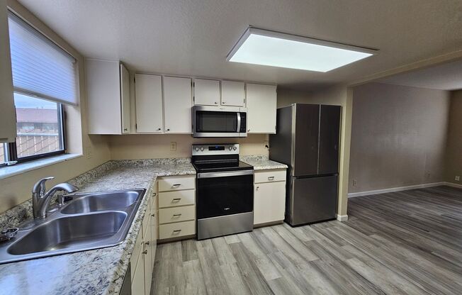 Just Remodeled 2 Bedroom Unit - Close to UNR!