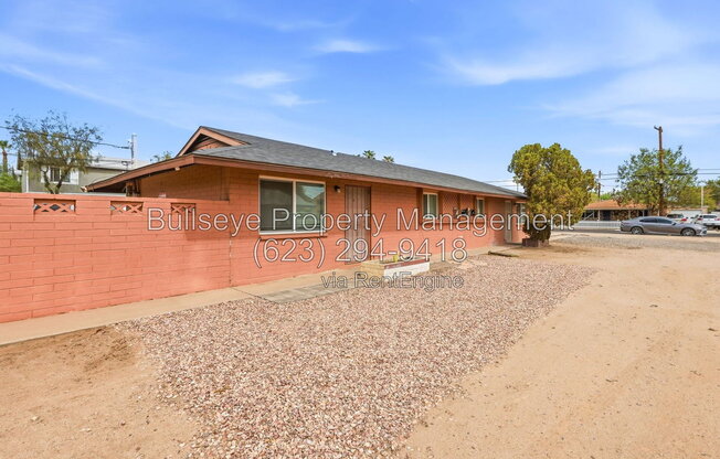 2245 W GLENROSA AVE