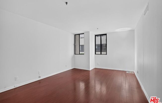 3 beds, 4 baths, 2,426 sqft, $6,995, Unit 309