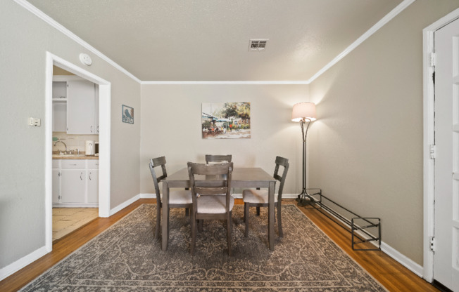 1206 W OAKWOOD DR