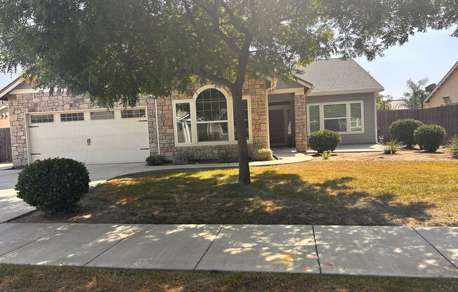 Beautiful home for rent in Visalia!