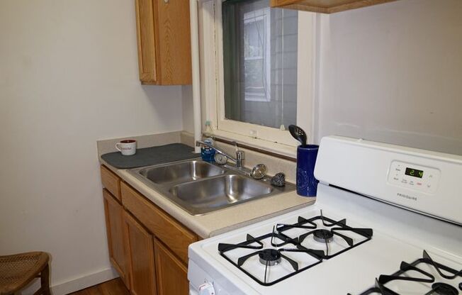 Studio, 1 bath, 550 sqft, $1,025, Unit 2