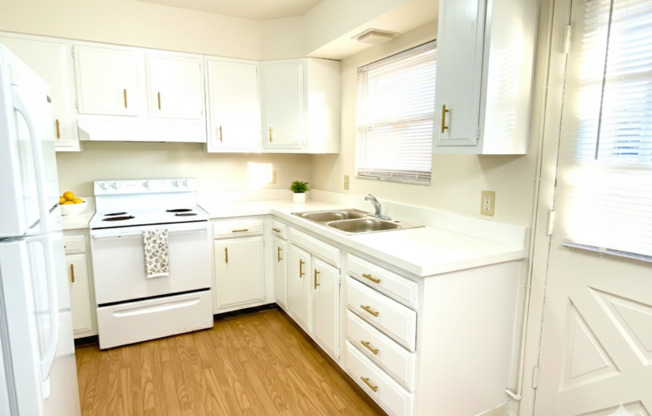 Studio, 1 bath, 425 sqft, $630, Unit 203 1505LS