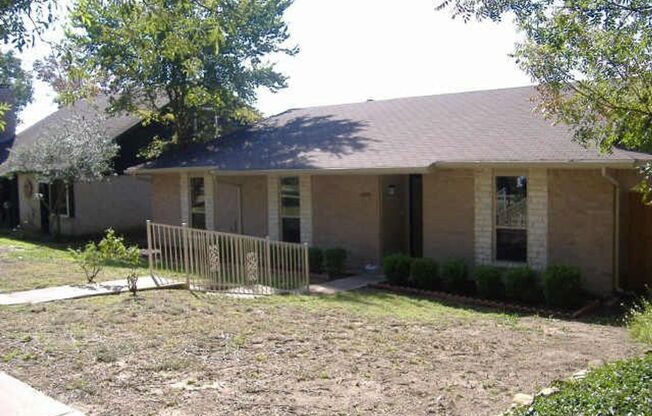 Spacious 3Bed/2Bath in Garland!