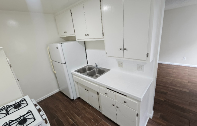 866 W 126 ST