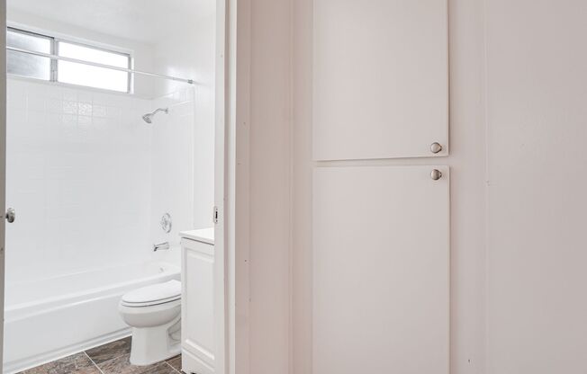 1 bed, 1 bath, 725 sqft, $1,800, Unit 06