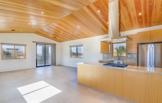 Ultra Luxury Guest House w/Private 200sf Balcony and Bay Views in Bay Park