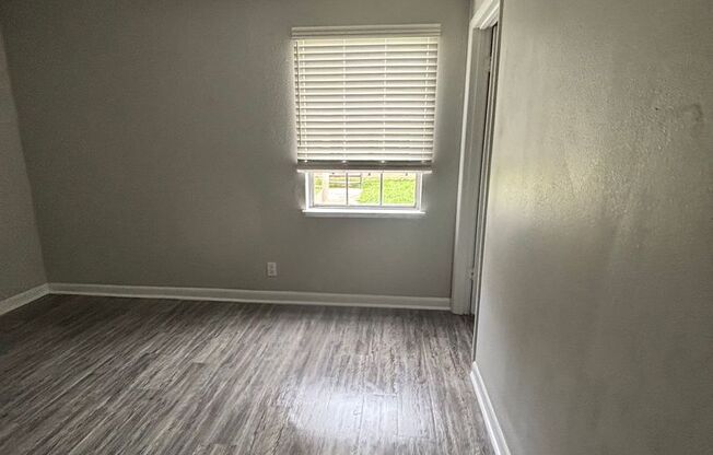 3 beds, 2 baths, 1,230 sqft, $975