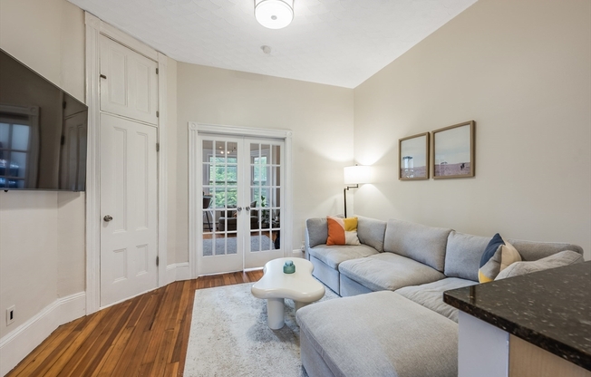 805 E 4 ST