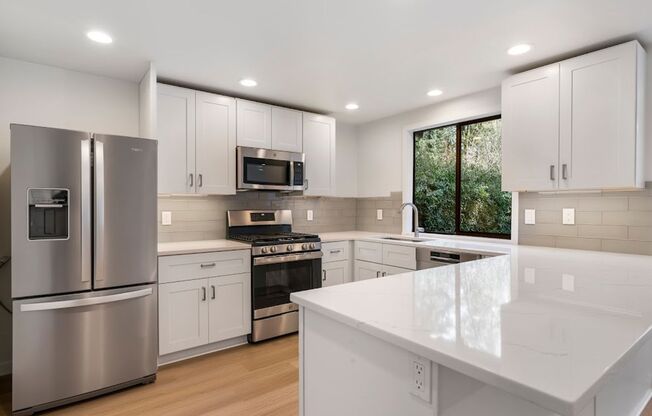 A Spacious Home in the Prestigious Sahalee Neighborhood with 2 Bed plus den and 2 Bath