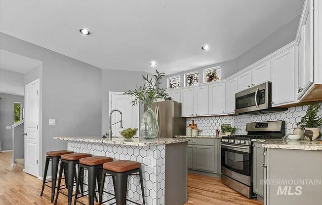 Charming 3 bedroom 2.5 bathroom in Desirable Area!