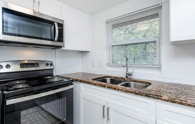 2 beds, 1 bath, 720 sqft, $1,154