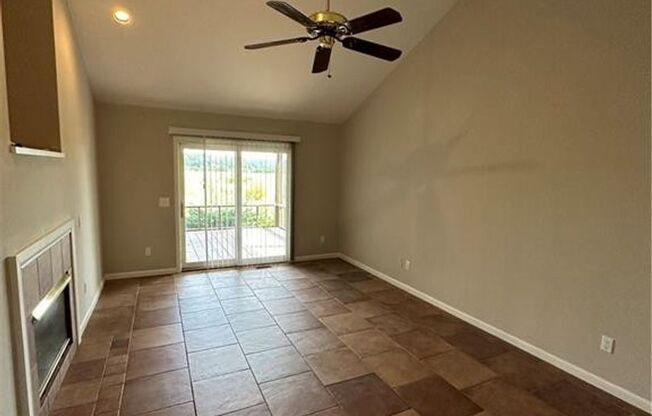 3 beds, 2.5 baths, $2,100