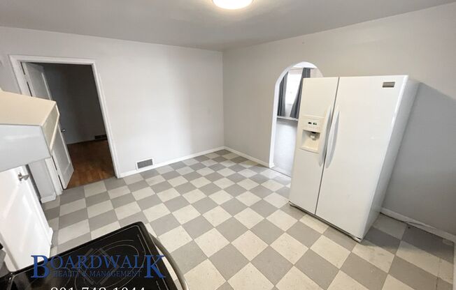 3 beds, 1 bath, 1,400 sqft, $2,300, Unit 1748 S Main St- #1