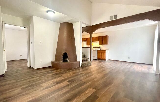 Cozy 3 Bedroom 2 Bathroom Townhouse In The NW!