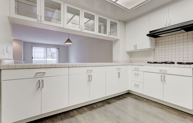 For Lease! Beautiful 2 Bedroom 2 Bathroom Studio City Condominium Ready for Move-In