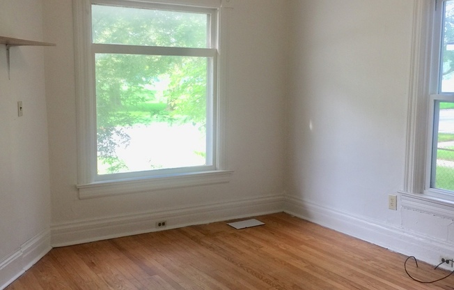 2 beds, 1 bath, $1,350, Unit 1