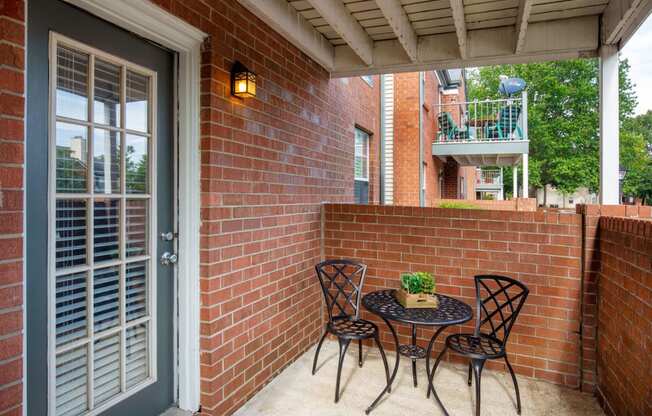 outdoor dining table on the front porch of a Littlestone apartment in Gallatin