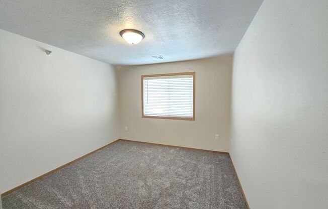 2 beds, 1 bath, 1,090 sqft, $1,230, Unit 3400 208