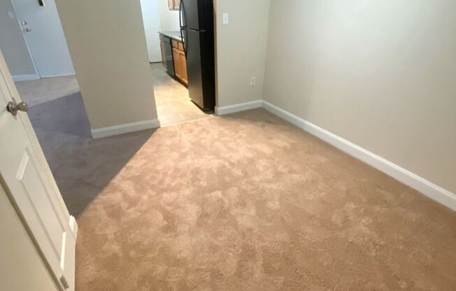 1 bed, 1 bath, 734 sqft, $1,420, Unit J10