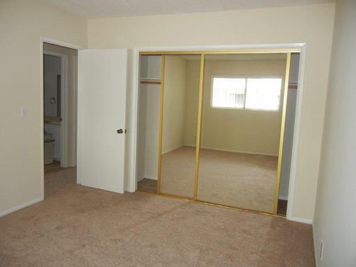 2 beds, 1 bath, $2,095, Unit 103