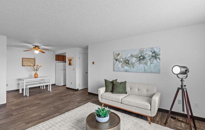 2 beds, 1 bath, 830 sqft, $1,398, Unit E-204