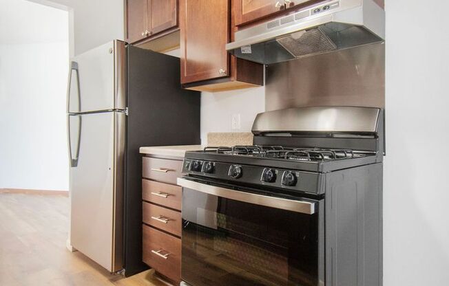 2 beds, 1 bath, 1,155 sqft, $1,530, Unit 051