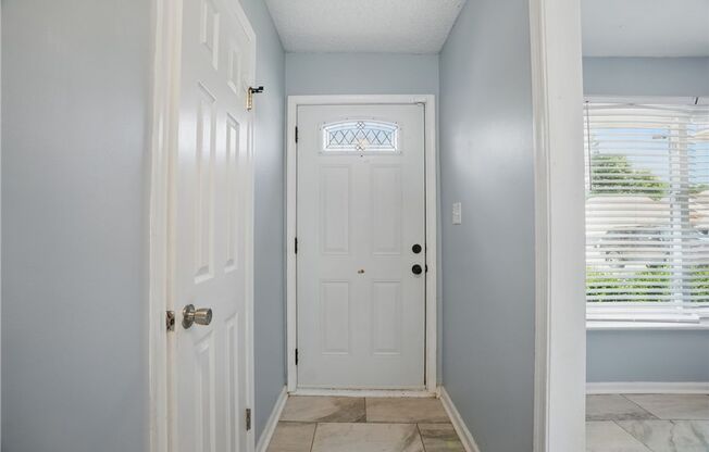 Stylish Townhouse in Prime VA Beach Location!