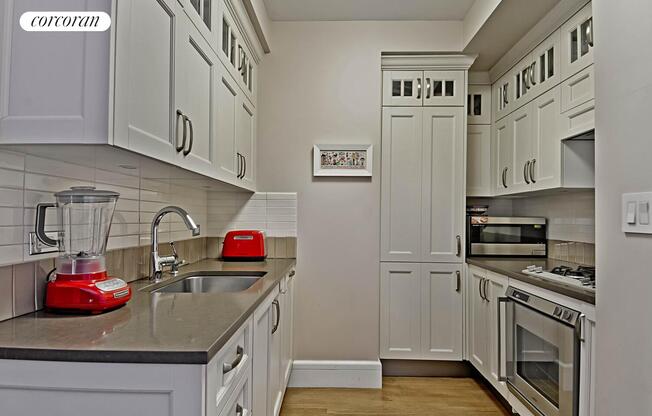 1 bed, 1 bath, 696 sqft, $6,400, Unit 614