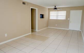 Vacant Living Area at Hibiscus Place Apartments, Orlando, FL, 32808