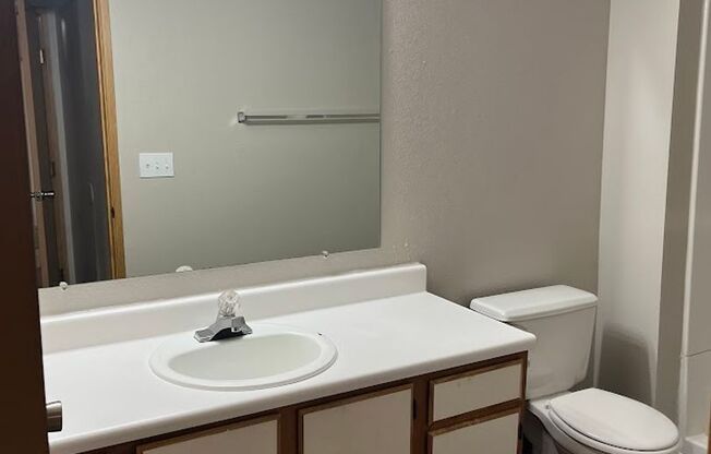 2 beds, 2 baths, 1,070 sqft, $1,625, Unit 08-201