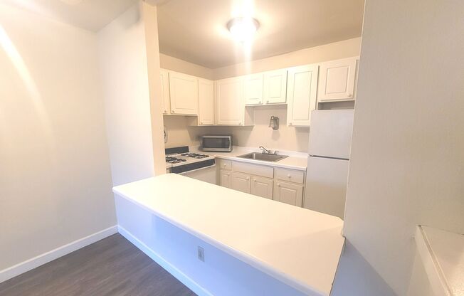 1 bed, 1 bath, $1,195, Unit 215