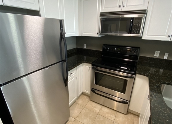 1 bed, 1 bath, 807 sqft, $3,599, Unit 1523