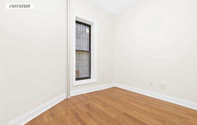 526 W 123 ST
