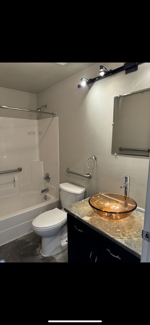 1 bed, 1 bath, 1,301 sqft, $820, Unit 526