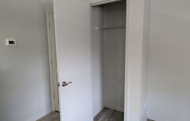 2 beds, 1 bath, 855 sqft, $1,099, Unit 3364-17