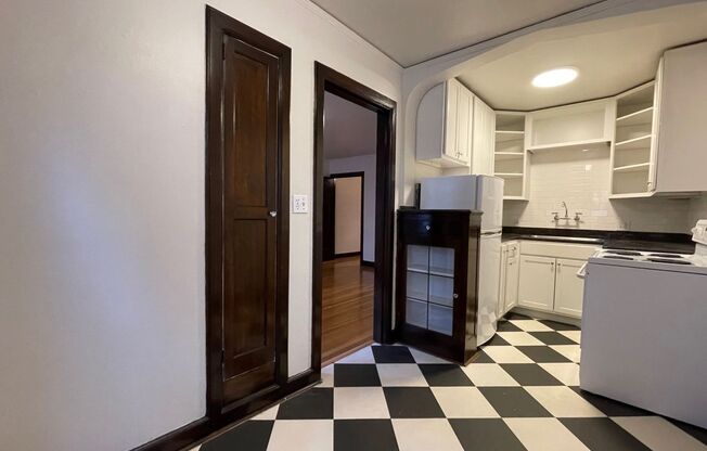 Studio, 1 bath, 330 sqft, $1,525, Unit 107