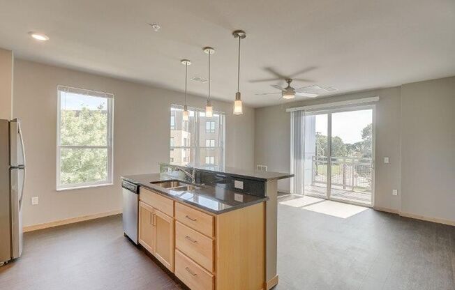 2 beds, 2 baths, 998 sqft, $2,625, Unit 301