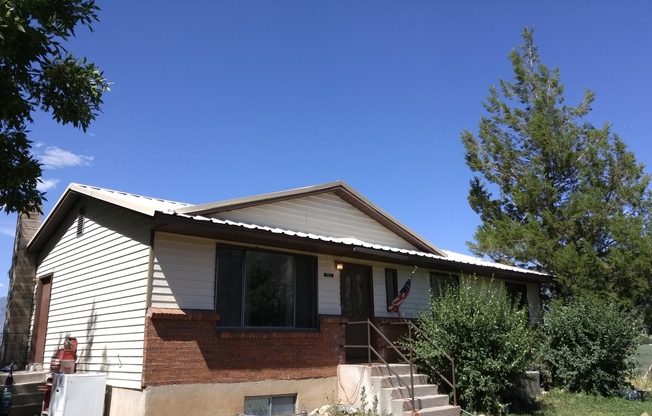 3 bedroom 1 bath home in south Spanish Fork