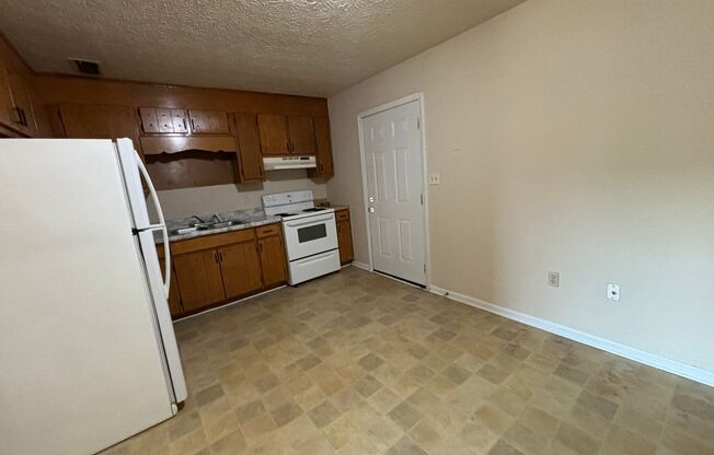 2 beds, 1.5 baths, 880 sqft, $850