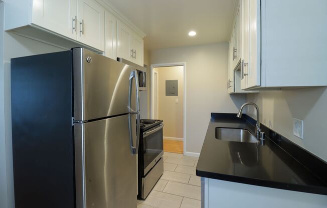 FULLY RENOVATED 1 BEDROOM, 1 BATHROOM IN EXCELLENT SANTA CLARA LOCATION. UPSTAIRS UNIT. HARDWOOD FLOORS. MUST SEE!!!