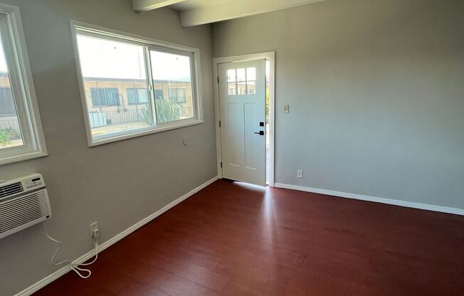 2 beds, 1 bath, $2,800, Unit 12