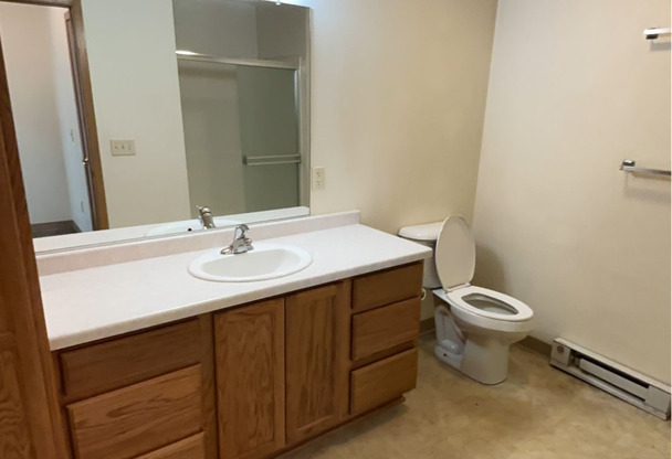 3 beds, 2 baths, 1,200 sqft, $1,425, Unit TE218X-247