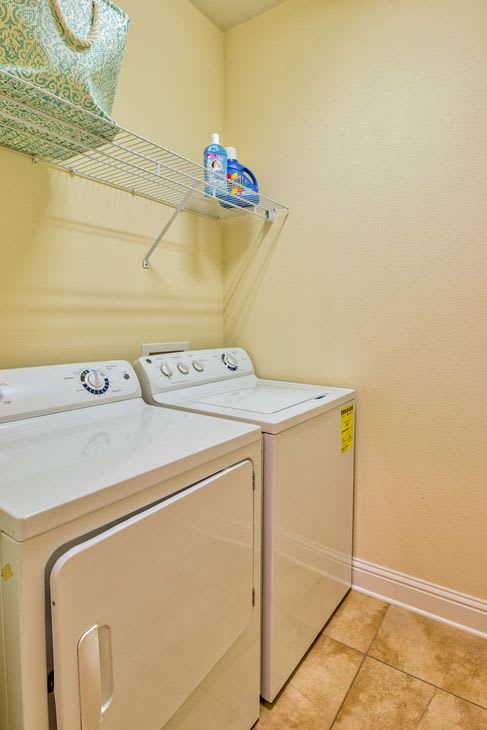 Oceanaire Apartments in Biloxi, MS photo of full size washer and dryer