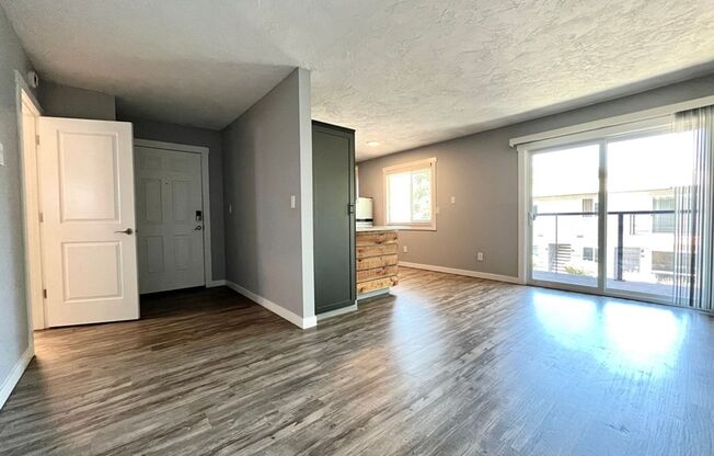 1 bed, 1 bath, 555 sqft, $1,275, Unit 20