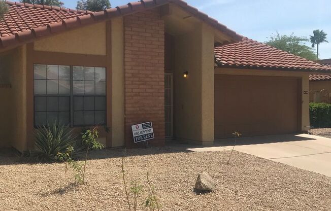 1 month free rent if rented before Christmas! Beautiful 55+ Ahwatukee neighborhood spacious 2/br 2/ba home - Rent Includes membership to Ahwatukee Recreation Center