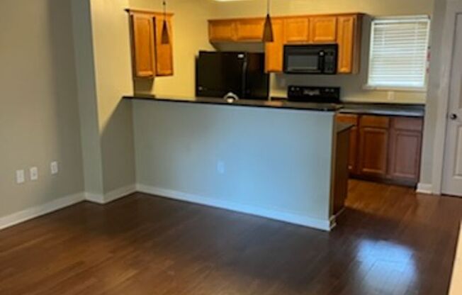 2 beds, 1.5 baths, $1,295