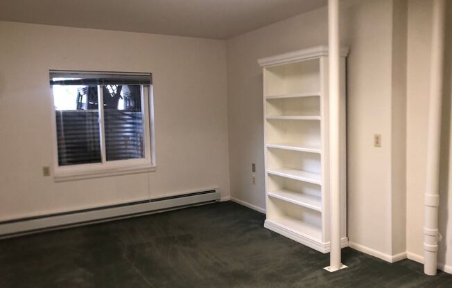 2 beds, 1 bath, $2,200