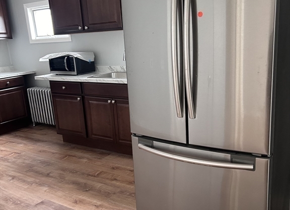 2 beds, 1 bath, $2,800, Unit 2