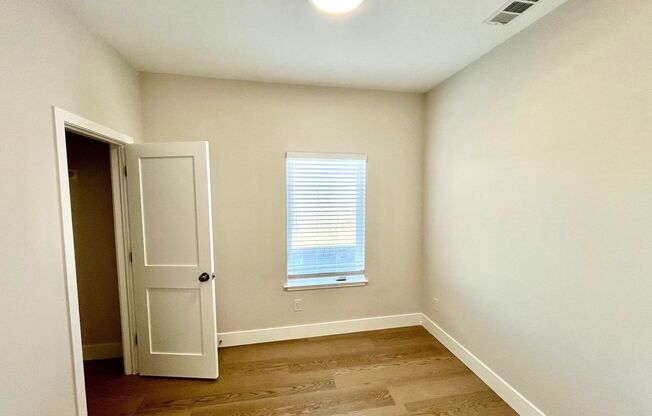 SPECTACULAR, TOP FLOOR 2 BED/1 BATH FULLY RENOVATED!!!